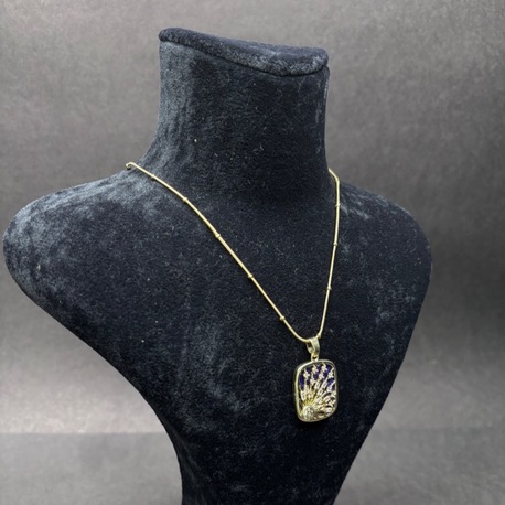 • Gold Işıltı Kare Plaka Kolye