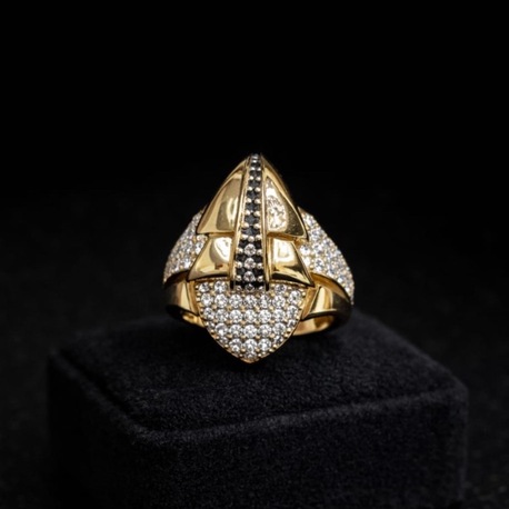 Işıltılı Siyah ve Beyaz Taş Detaylı Yüzük