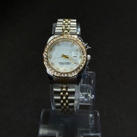 Yuvarlak Kasa Taş Çerçeveli Metal Kadın Saat