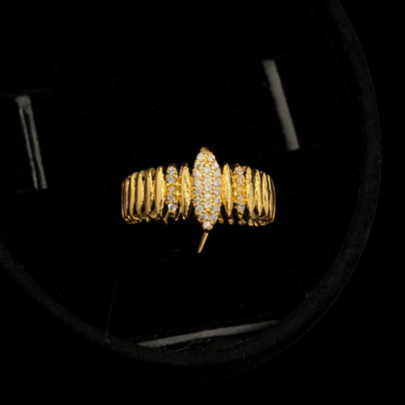 Gold Minimal Yaprak Motifli Yüzük