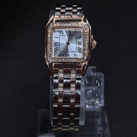 Rose Gold Çerçeveli Kare Tasarım Şık Kadın Saat