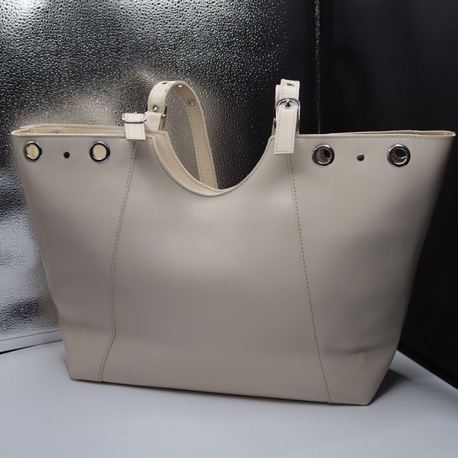 • Krem Düz Yüzeyli Metal Halkalı Kadın Çanta