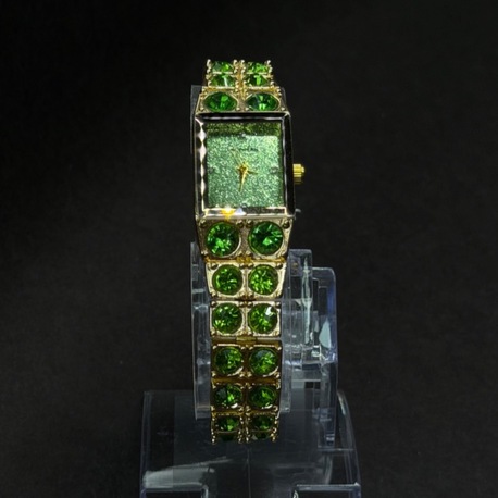 Yeşil Taş Detaylı Dikdörtgen Kadın Kol Saati