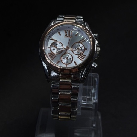 Çoklu Göstergeli Şık Metal Saat