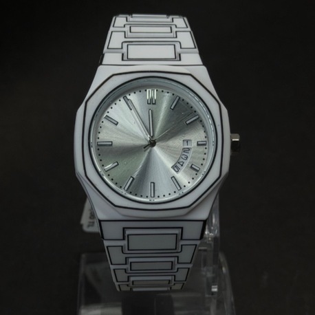 Beyaz Tonlarda Şık Analog Kol Saati