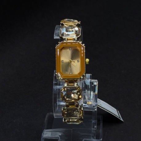 Taş Detaylı Altın Renk Dikdörtgen Kadın Saat